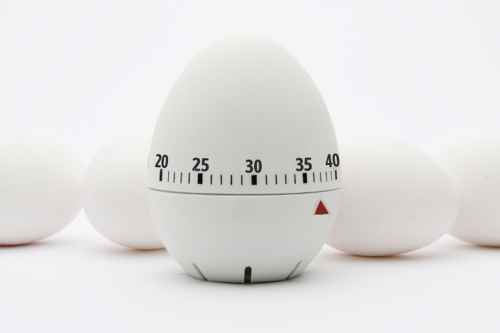 A timer shows the best age to freeze eggs