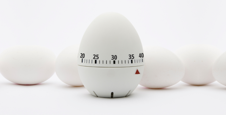 A timer shows the best age to freeze eggs